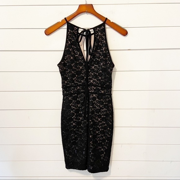 Nightway | Lace Short Banded Cocktail Dress - Picture 5 of 14